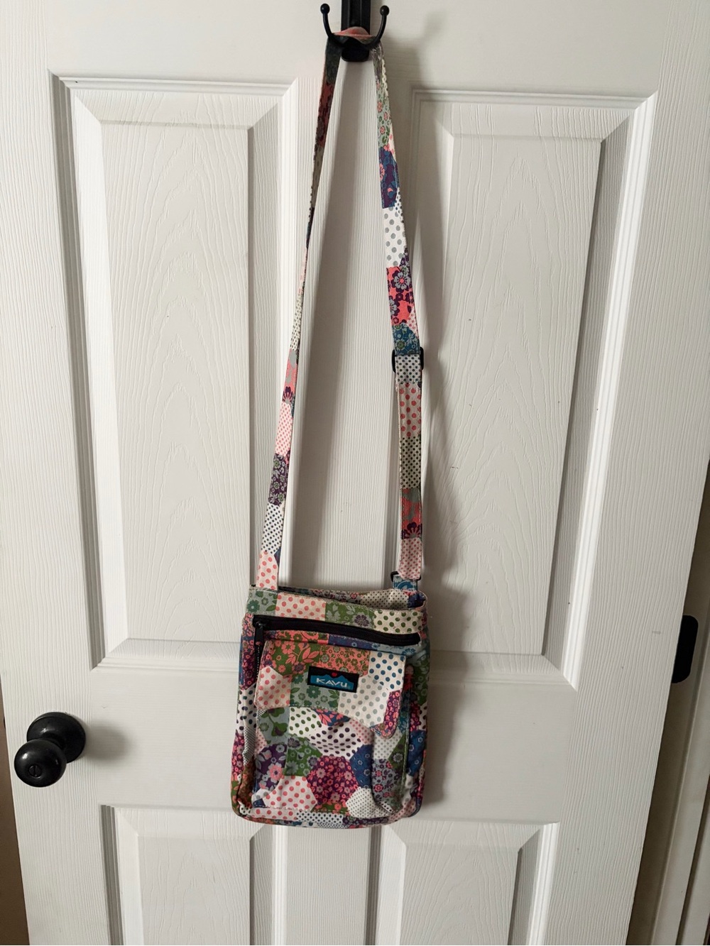 Kavu For Keeps Crossbody Bag With Adjustable Strap Boho Floral Quilt Print